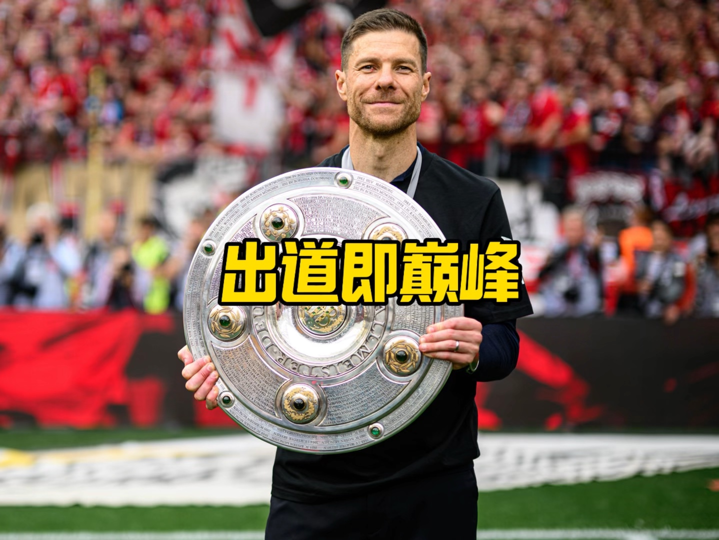 提她背后的
