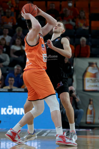 进而影响他 进而影响他